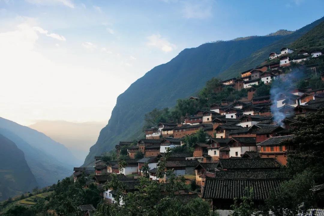 麗江石頭城，巖石上的棲居