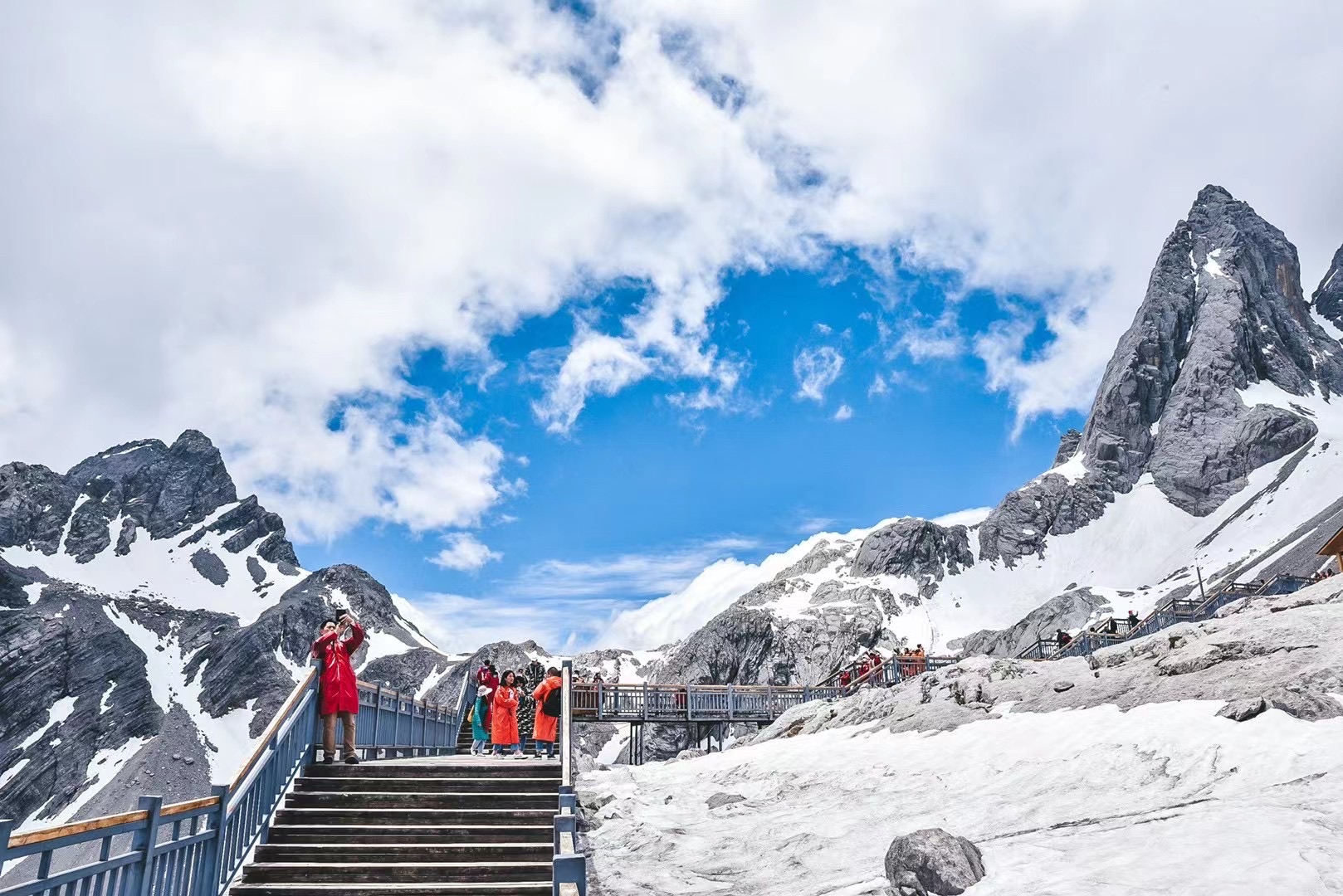 令人震撼的玉龍雪山旅游風(fēng)景區(qū)，風(fēng)景迤邐，美妙絕倫，讓人心之向往！