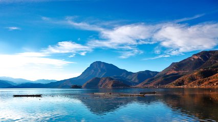 瀘沽湖，西南高原上的一個(gè)浪漫湖泊！   麗江紅色旅游