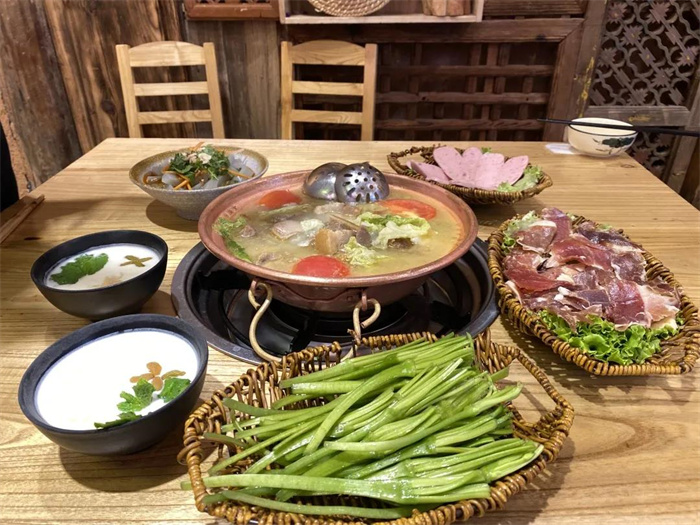 麗江美食攻略：”會(huì)吃的麗江人，一天都吃了什么？