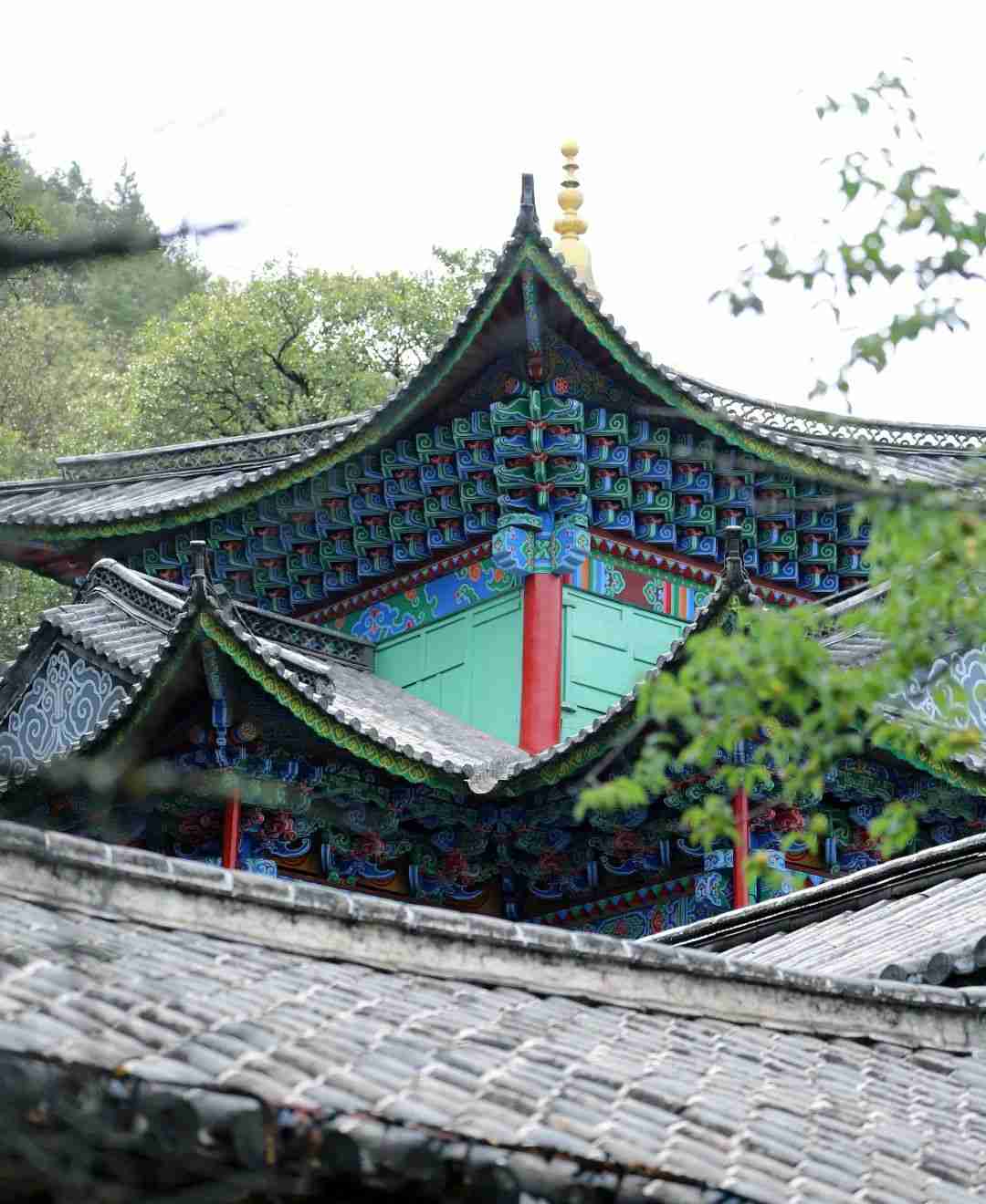 霞客碧海游，暮志麗江情
