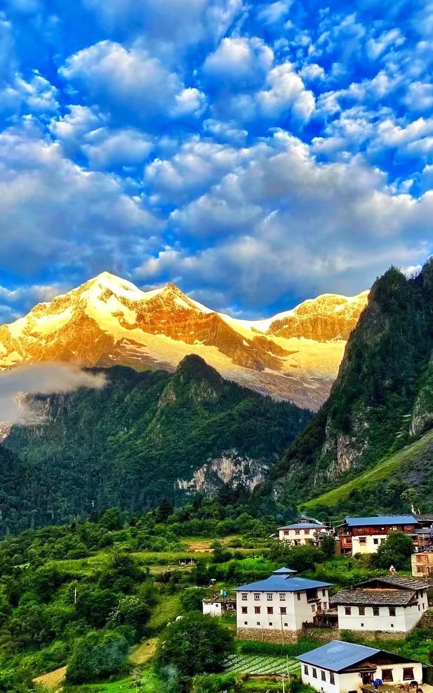 跟著麗江小編一起游云南：走進(jìn)雨崩，徒步探尋云南深藏的絕美天堂！
